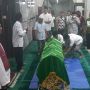 Diiringi Tahlil, Jenazah Haji Lulung Disalatkan Dulu Sebelum Dikubur di TPU Karet Bivak