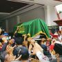 Gema Tahlil Sambut Kedatangan Jenazah Haji Lulung di Rumah Duka