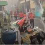 Viral Video Aksi Ibu-ibu Senam di Tengah Hujan Deras, Warganet: Ras Terkuat di Bumi..