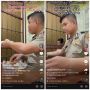Viral! Polisi Ini Bikin Warganet Kagum usai Bagikan Makanan Gratis untuk Tahanan