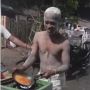Viral! Penjual Papeda di Pekalongan Berkostum Tuyul, Netizen: Cie Pengen Tenar