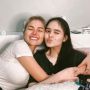 Anggap Adik, Nikita Mirzani Cium Bibir Laura Anna