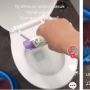 Viral Cara Kreatif Perempuan Ini Bersihkan Toilet Umum Tanpa Tisu