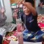 Viral Bocil Ultah Dapat Kue 'Free Fire', Isinya Uang Disorot: Auto Top Up