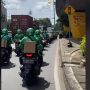 Rombongan Ojol Konvoi Bawa Hadiah Bikin Cewek-Cewek Iri, Penasaran Siapa Penerimanya