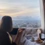 Niat Foto Ala Staycation, Wanita Ini Malah Berakhir Panik Cuci Bedcover Hotel di Wastafel