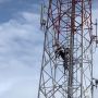 Viral Pria Nekat Naik Tower Gegara Putus Cinta, Aksinya Bikin Publik Tak Habis Pikir