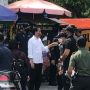 Berkunjung ke Ngawi, Presiden Jokowi Bagikan Sembako dan Uang ke Warga