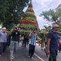 Tumpeng Raksasa Mewarnai Gelaran Sedekah Bumi Desa Munggugianti Gresik