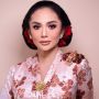 Nenek Gaul, Krisdayanti Tunjukkan Aksi Latihan Wushu Pakai Pedang