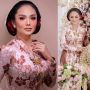 7 Gaya Krisdayanti di 7 Bulanan Aurel Hermansyah, Anggun Pakai Kebaya