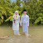 Viral Pengantin Tetap Resepsi Meski Tempat Tergenang Banjir, Aksinya Bikin Publik Salut