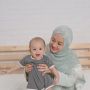 Diajak Umrah, Wajah Anak Dinda Hauw Ketiduran di Pundak Rey Mbayang Gemoy Abis!