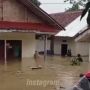 Kakek Ini Teriak Luapkan Amarah di Tengah Banjir Cijayanti Bogor
