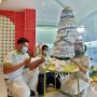 Pernak-pernik Natal, Hotel Surabaya Ini Bikin Pohon Natal Unik Dari Sampah Kertas