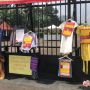 Desak Sahkan RUU TPKS, Pedemo Gantung Pakaian Korban Kekerasan Seksual di Pagar Gedung DPR