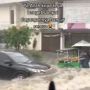 Viral Mobil Senggol Gerobak Jualan Bapak Ini Saat Banjir, Videonya Nyesek