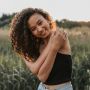 5 Sikap yang Bisa Bikin Perempuan Terlihat Menarik di Mata Pria, Sudah Lakukan?