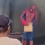 Viral, Pedagang Sate yang Unik, Netizen: Spider-Man Alih Profesi
