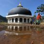 Penampakan Kubah Masjid yang Terdampar Akibat Tsunami di Aceh