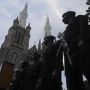 Personel Brimob Sterilisasi Gereja Katedral Bogor