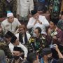 Jadi Ketua PBNU, Gus Yahya Cium Tangan-Peluk Said Aqil, Yenny Wahid: Kemenangan Kita Semua