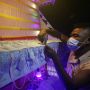 Pembuatan Pohon Natal dari Masker Setinggi Delapan Meter