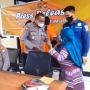 Viral Emak-emak Ngamuk ke Tersangka Curanmor saat Jumpa Pers, Barang Bukti Hampir Melayang