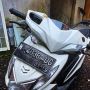 Sepeda Motor Misterius di Selokan, Dalam Jok Ditemukan Dompet dan Jimat