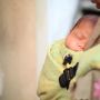 Hindari Hip Dysplasia, Cuddle Me Edukasi Cara Menggendong Bayi M Shape dan Manfaatnya