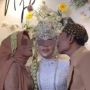 Foto Bareng Orang Tua di Pelaminan, Pengantin Wanita Ini Berakhir Bikin Orang Tuanya Malu
