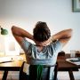 Rahasia Gelap di Balik Duduk Terlalu Lama: Dari Otot Menyusut Hingga Mood Ambyar