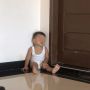 Viral Balita Duduk Termenung di Sudut Rumah, Warganet: Sad Boy Sejak Dini