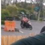 Viral Emak-Emak 'Kebal' Bonceng Motor Disorot Publik, Barang Bawaanya Bikin Publik Melongo