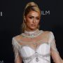Paris Hilton Umumkan Pesta NYE Metaverse di Pulau Virtual Roblox Miliknya
