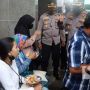 Peserta Vaksinasi COVID-19 Ditraktir Sarapan oleh Polisi