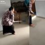 Viral Emak-emak Tak Gentar Serang Tikus Pakai Sapu, Warganet: Ras Terkuat kok Dilawan
