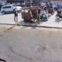 Viral Video Detik-detik Penarik Gerobak Tertabrak Motor hingga Jungkir Balik