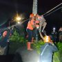 Evakuasi Dua Warga Terjebak Banjir Lahar Dingin Gunung Semeru