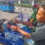 Viral Penjual Es Keliling Layani Pembayaran Via Debit, 'Semua Akan Cashless Pada Waktunya'