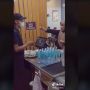 Wanita Ini Lakukan Dialog Layangan Putus di Warung Bakso, Bikin Kasirnya Kena Mental