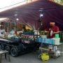 Nasi Jinggo Kuah Rawon di Bali Dijual Naik Vespa Modifikasi, Bagaimana Rasanya