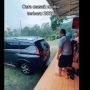 Cara Baru Penumpang Masuk ke Dalam Mobil Saat Musim Hujan, Tak Perlu Pakai Payung Lagi