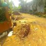 Kata Warga Saat Melintasi Jalan Rusak Akibat Proyek Sumur Resapan Di Salemba