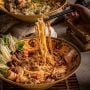Awas Kalap! Di Restoran Hot Pot Ini, Pelanggan Bisa Pilih Isian Mi Sesuka Hati
