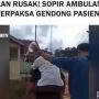 Salut, Sopir Ambulance Gendong Pasien Gara-Gara Jalan Rusak