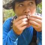 Viral Pria Makan Jamur Hutan Mirip Jeli, Warganet Penasaran: Rasanya Kaya Apa?