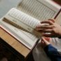 Viral Kisah Gadis Penghafal Al-Quran, Wajib Setor Hafalan di Sela Bermain Bersama Teman