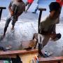 Terekam CCTV, Diam-Diam Pengamen Lakukan Hal Tak Pantas di Teras Rumah Orang