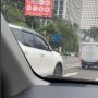 Toyota Fortuner Melintas di Jalan Bikin Publik Melongo, Spion Kanan Jadi Sorotan
